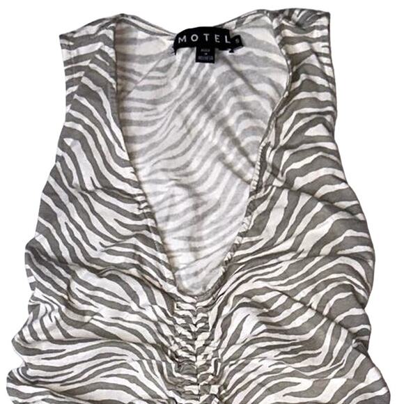 MOTEL Mini Dress V-Neck Bodycon Zebra Cinched Striped Animal Print Grey White S - Picture 3 of 7